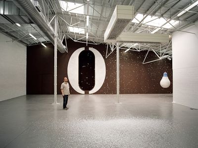 Ugo Rondinone: &gt;the eight hour of the poem&lt;, Installation in der Ausstellung &gt;a waterlike still&lt;, 6.5.-18.6.2006 (Foto: Thomas Wrede)
